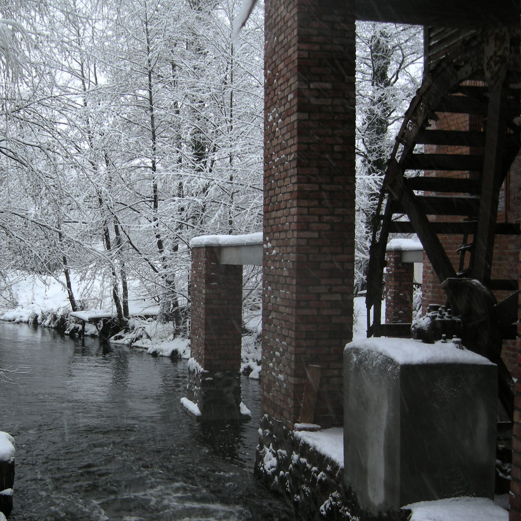 Kolo-Mlyna-Patryki-widok-od-strony-mostku-styczen-2012