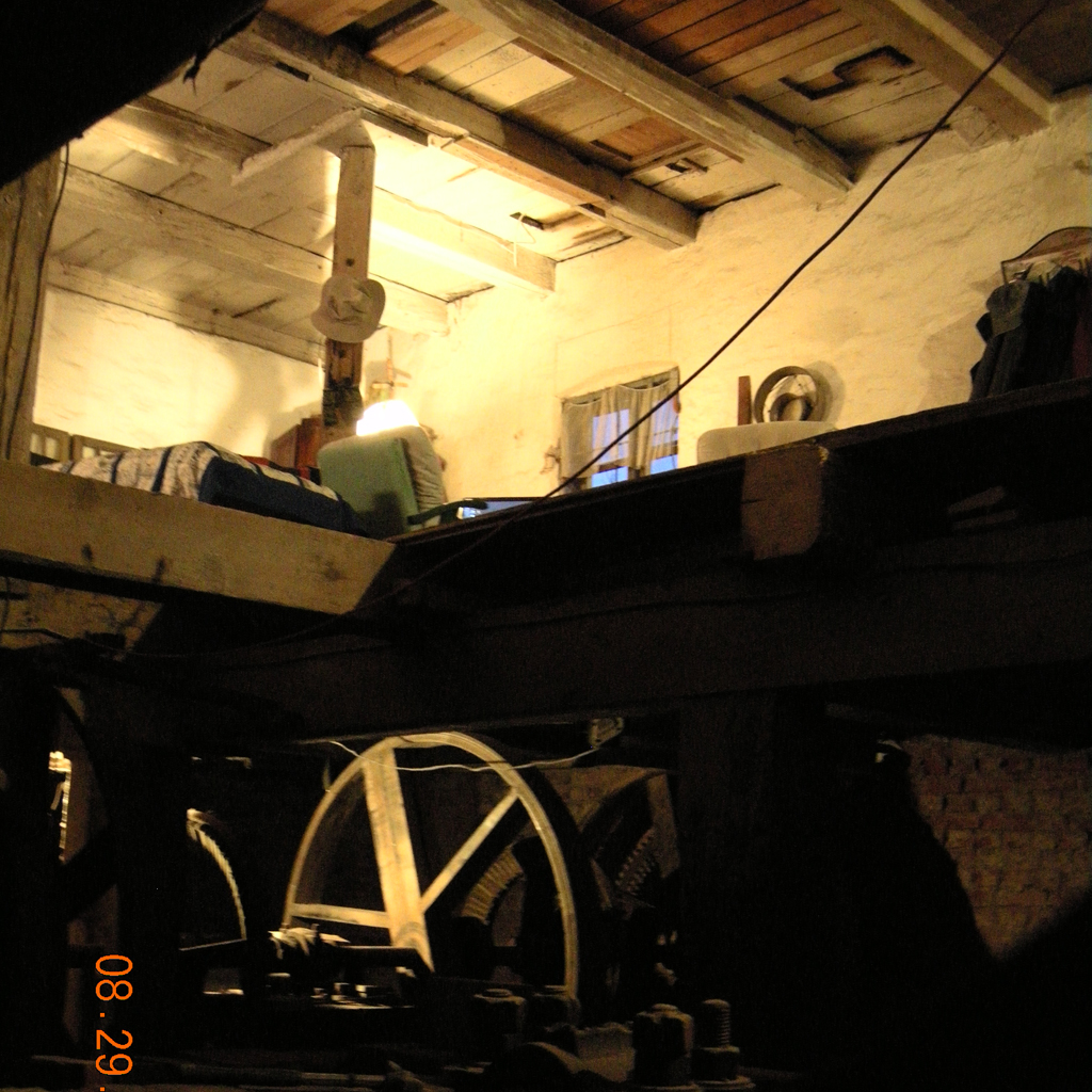 maszynownia dziura w podlodze widok z dolu 1024x1024