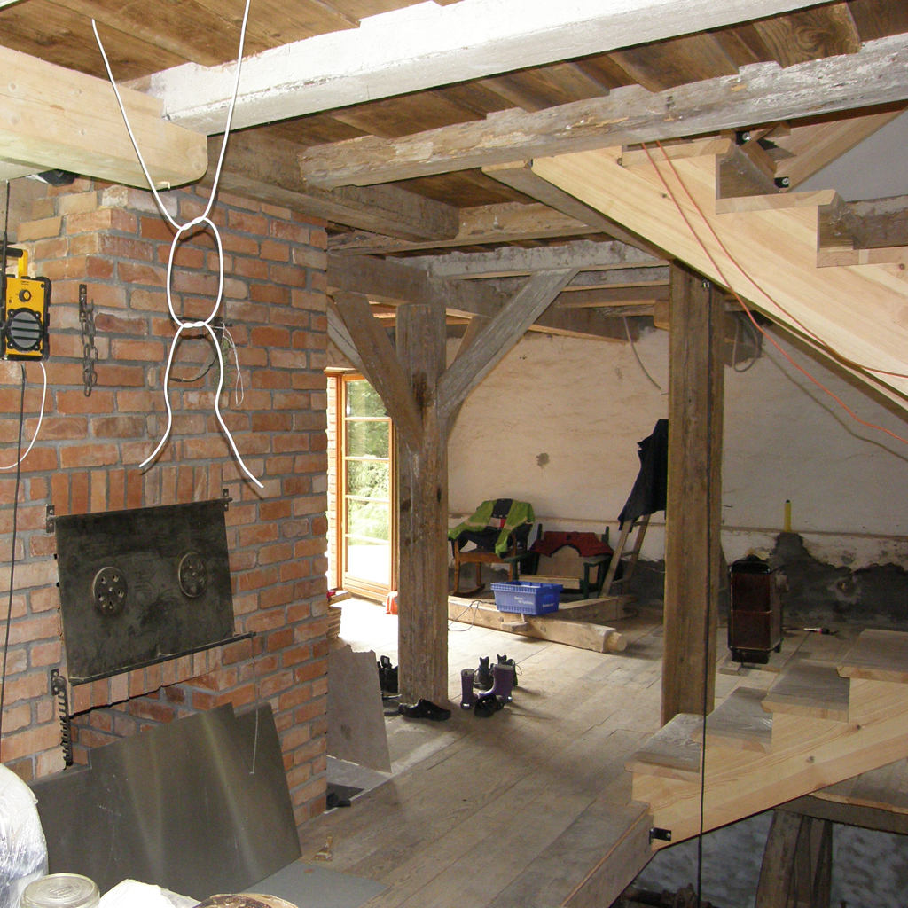 Salon-od-strony-kuchni-w-trakciewykanczania